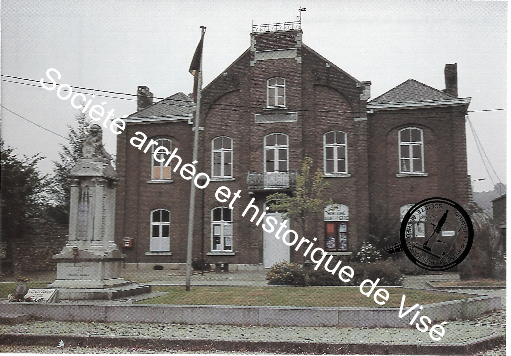 Carte postale - Lanaye "La maison communale et le musée de Lanaye"