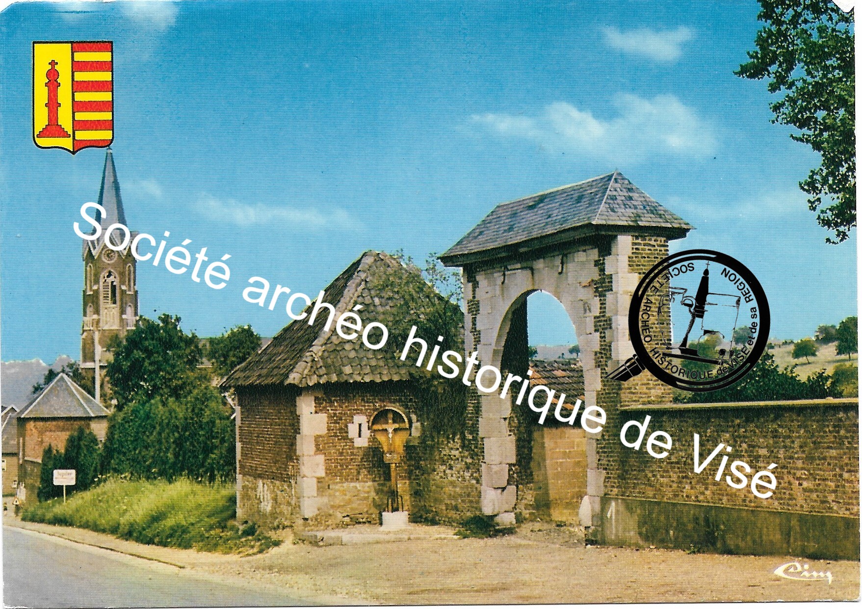 Carte postale - Remersdael "Entrée de ferme et tour de l'Eglise"